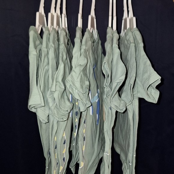 2x $15 babys  boy shirt with White/red stripesped ,and color oregano - Picture 6 of 8